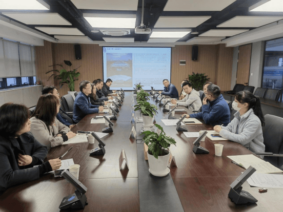 座谈会