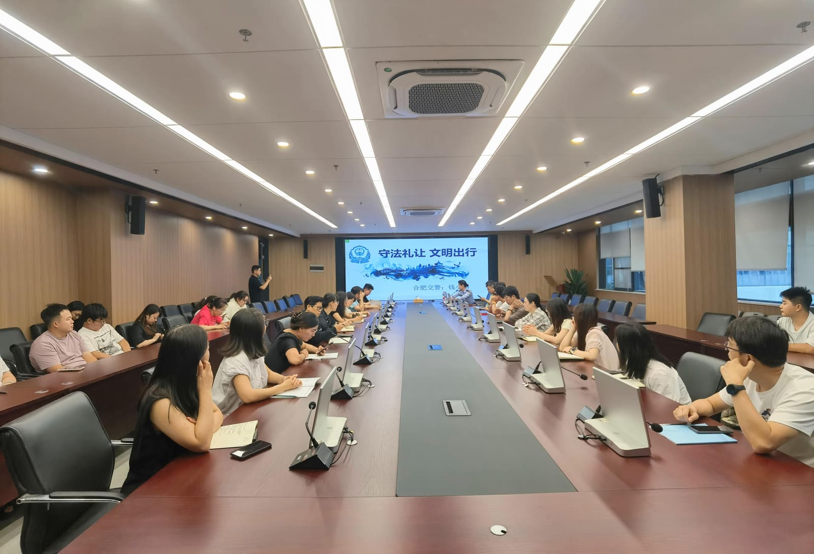 公司开展“守法礼让 文明出行”酒驾醉驾 交通安全专题宣讲活动